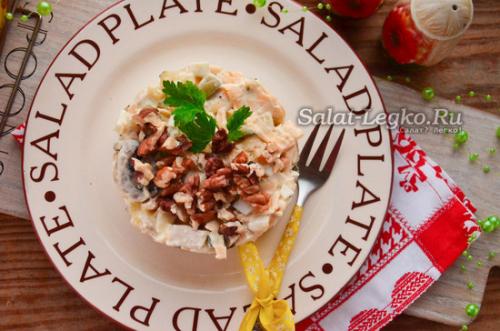 Салат сытый гость пошаговый рецепт. Салат "Сытый гость" с курицей и грецкими орехами