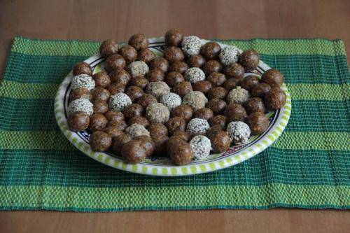 Полезное лакомство — конфеты из сухофруктов и орехов для детей и взрослых