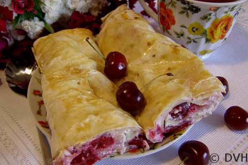 Рулет из лаваша с вишней. Творожно-вишневый рулет из лаваша