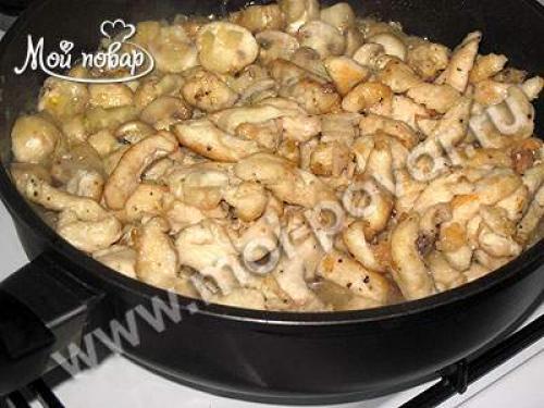 Куриная грудка в сметанном соусе с грибами. Куриная грудка с шампиньонами в сметанном соусе