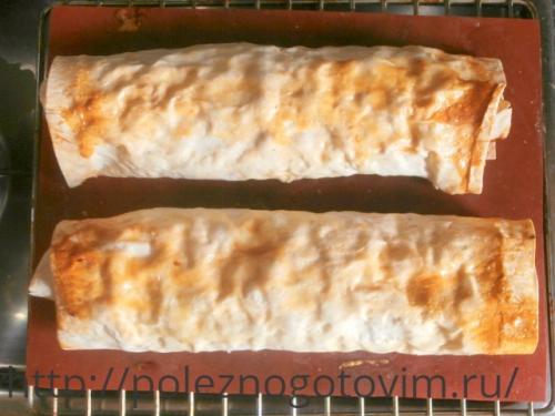 Самая простая и быстрая выпечка к чаю! Творожно-ягодный рулет из лаваша