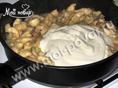 Куриная грудка в сметанном соусе с грибами. Куриная грудка с шампиньонами в сметанном соусе