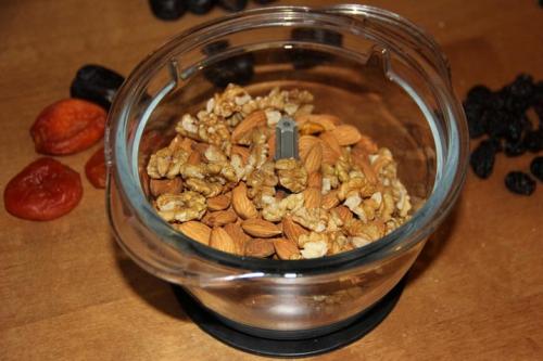 Полезное лакомство — конфеты из сухофруктов и орехов для детей и взрослых