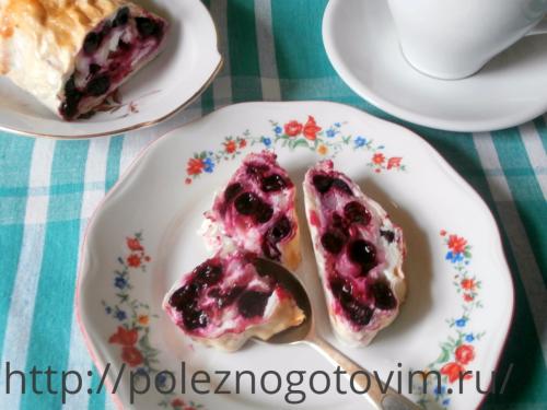 Самая простая и быстрая выпечка к чаю! Творожно-ягодный рулет из лаваша