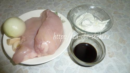 Куриная грудка в чесночно сметанном соусе на сковороде. Куриная грудка, тушенная в сметане на сковороде – понравится ему, тебе и мне! Быстрый и простой способ приготовления