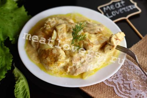 Куриная грудка в сметанном соусе в мультиварке. Куриное филе в сметанном соусе. Самое простое блюдо.