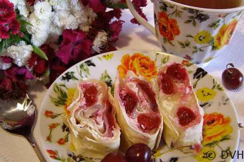 Рулет из лаваша с вишней. Творожно-вишневый рулет из лаваша