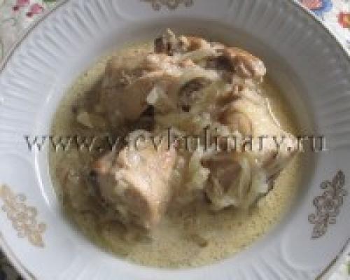 Куриная грудка в чесночно сметанном соусе в мультиварке. Куриная грудка в сметане в мультиварке
