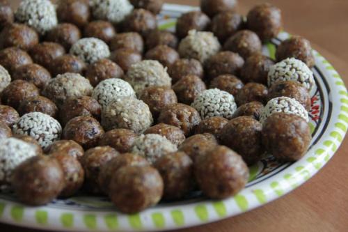 Полезное лакомство — конфеты из сухофруктов и орехов для детей и взрослых