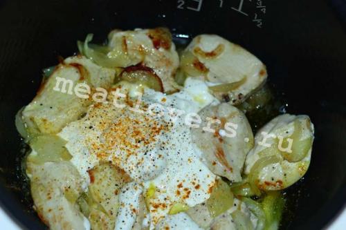 Куриная грудка в сметанном соусе в мультиварке. Куриное филе в сметанном соусе. Самое простое блюдо.