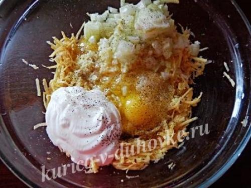 Куриное филе в духовке под картофельной шубой в духовке. Курица, запеченная под тертым картофелем в духовке