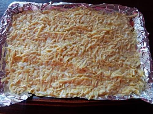 Куриное филе в духовке под картофельной шубой в духовке. Курица, запеченная под тертым картофелем в духовке