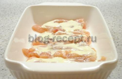 Куриное филе под ананасом и сыром в духовке. Куриное филе с ананасом и сыром в духовке: рецепт с фото