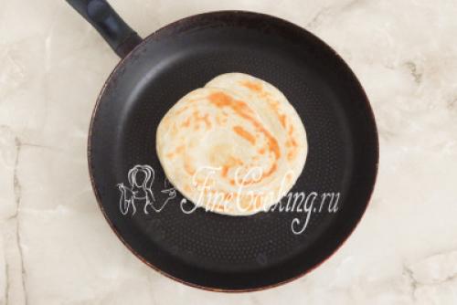 Как приготовить слоеные узбекские лепешки на сковороде.