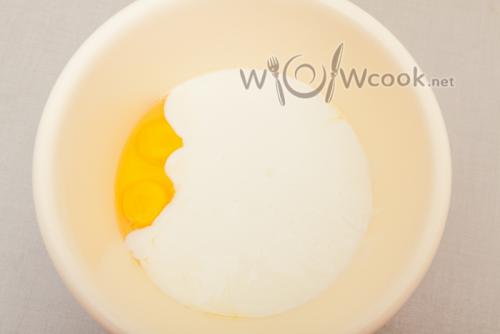 Заливной пирог на кефире с рыбной консервой