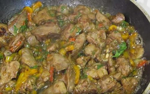 Рецепт куриной печени. 1. Куриная печень с овощами под соусом