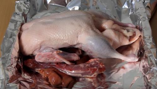 Утка фаршированная яблоками. Утка в яблоках с апельсинами, запеченная в фольге