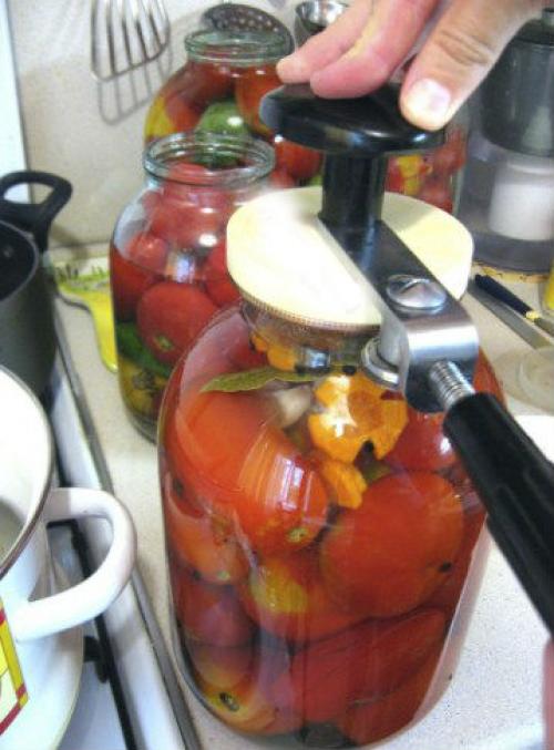 Маринование помидоров на зиму в банках рецепты Пальчики оближешь. Помидоры с огурцами на зиму — рецепт пальчики оближешь