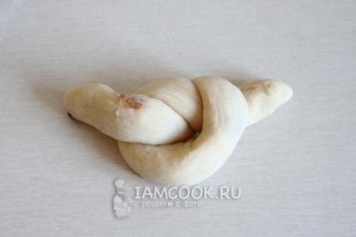 Сдобные булочки с изюмом. Булочки с изюмом из дрожжевого теста