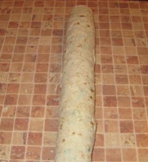 Рулет из лаваша с колбасой