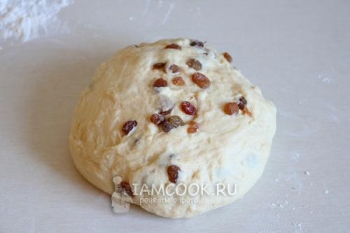 Сдобные булочки с изюмом. Булочки с изюмом из дрожжевого теста