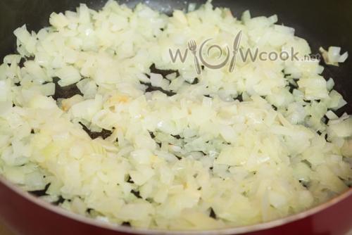 Заливной пирог на кефире с рыбной консервой