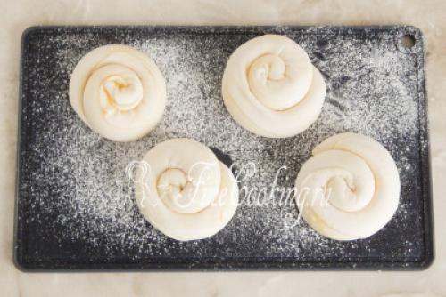 Как приготовить слоеные узбекские лепешки на сковороде.