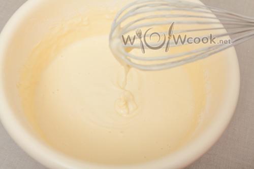 Заливной пирог на кефире с рыбной консервой