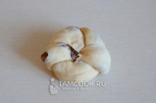 Сдобные булочки с изюмом. Булочки с изюмом из дрожжевого теста