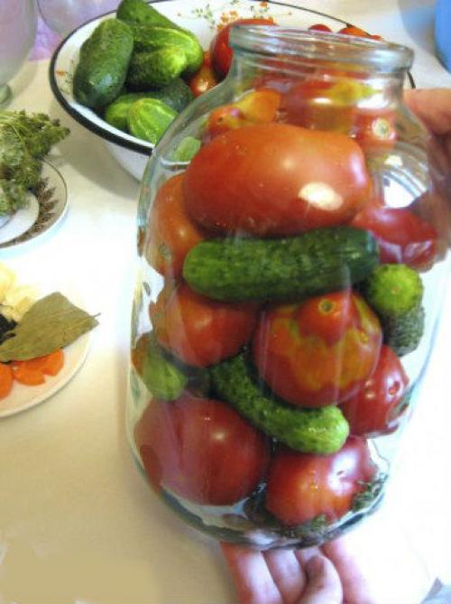 Маринование помидоров на зиму в банках рецепты Пальчики оближешь. Помидоры с огурцами на зиму — рецепт пальчики оближешь