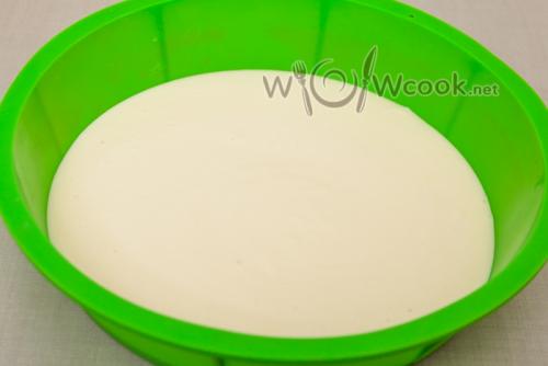 Заливной пирог на кефире с рыбной консервой