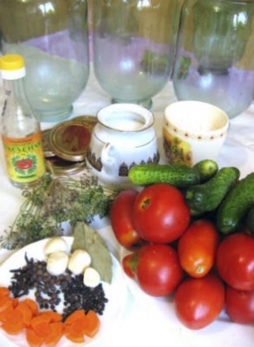 Маринование помидоров на зиму в банках рецепты Пальчики оближешь. Помидоры с огурцами на зиму — рецепт пальчики оближешь