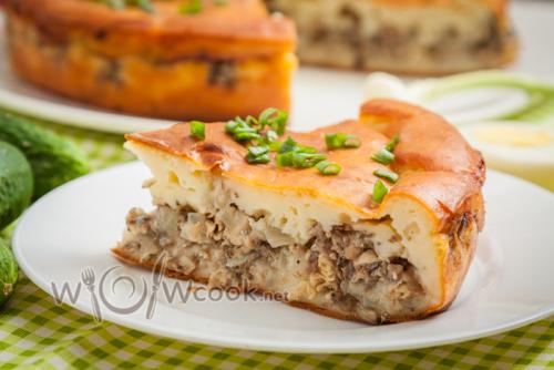 Заливной пирог на кефире с рыбной консервой