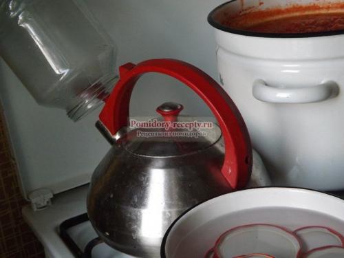 Как заквасить помидоры для борща. Заготовка томата для борща на зиму: пошаговый рецепт с фото