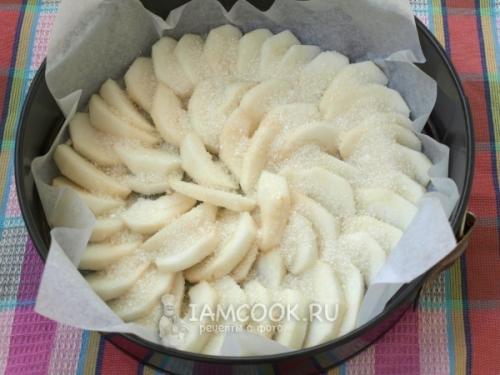 Пирог заливной с яблоками. Заливной пирог с яблоками