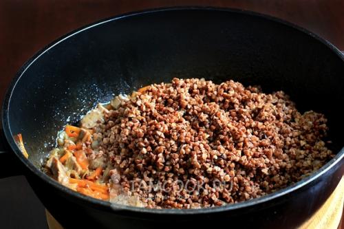Гречка с мясом на сковороде