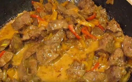 Рецепт куриной печени. 1. Куриная печень с овощами под соусом