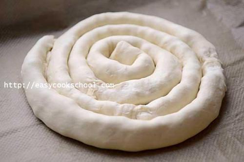 Пирог-улитка из слоеного теста. Слоеный пирог с курицей в виде улитки