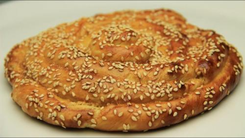 Турецкие булочки с кунжутом: сладкие и соленые