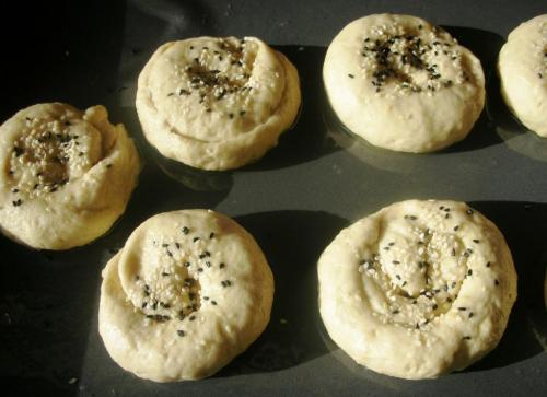 Турецкие булочки с кунжутом: сладкие и соленые