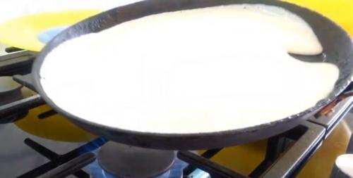 Заварные блинчики на кефире с кипятком. Блины на кефире с кипятком — правильный рецепт тонких блинчиков