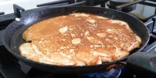 Заварные блинчики на кефире с кипятком. Блины на кефире с кипятком — правильный рецепт тонких блинчиков