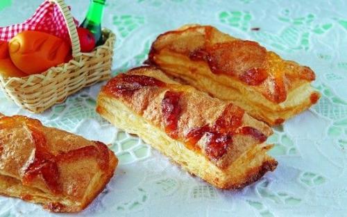 Слойки с вареньем из слоеного теста. Сдоба – сколько вкуса и аромата в этом слове!
