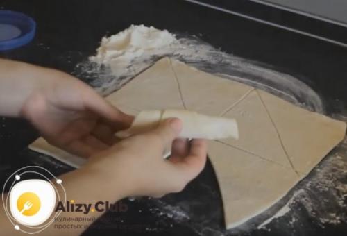 Рогалики из слоеного теста с конфетами. Рецепт рогаликов из слоеного теста с повидлом