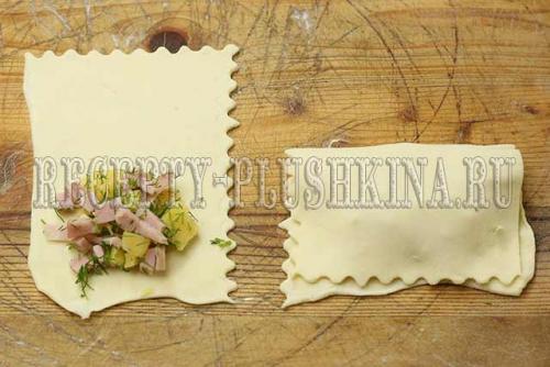 Слойки с ветчиной и сыром из слоеного теста