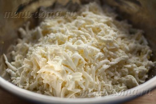 Еврейская закуска из сыра с чесноком в лаваше. Ингредиенты: