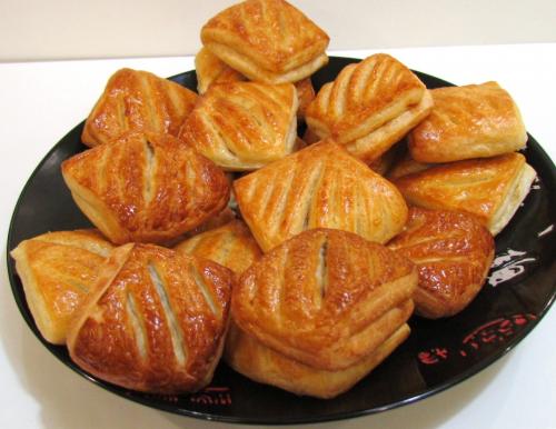 Слойка с ветчиной и сыром из слоеного теста. Слойки с ветчиной и сыром