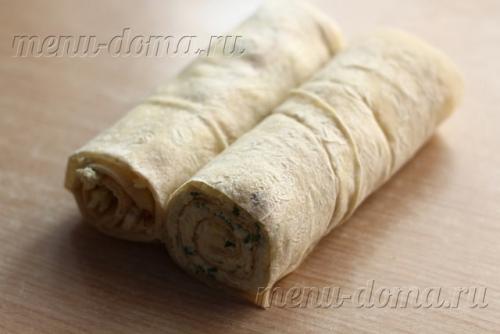 Еврейская закуска из сыра с чесноком в лаваше. Ингредиенты: