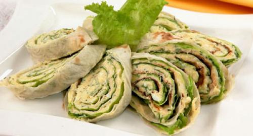 Рулет из лаваша с еврейской закуской. 