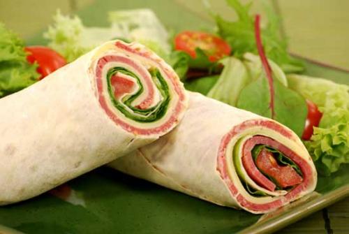 Рулет из лаваша с еврейской закуской. 